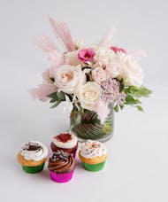 Flora & Frosting  •  Flowers & Cupcakes