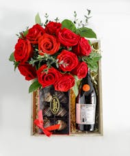 Vino & Valentine  - Wine, Roses & Strawberries Set